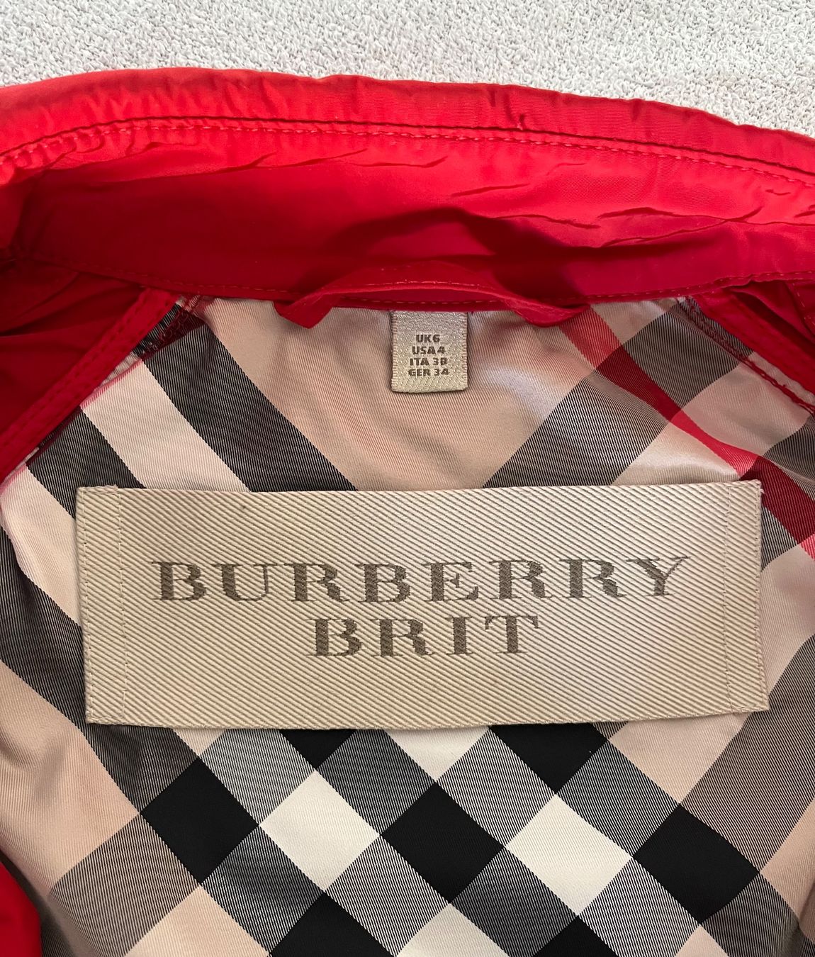 Burberry Cappotti: Burberry Brit, trench rouge, – Usato da Genève venduto da dachaw 4