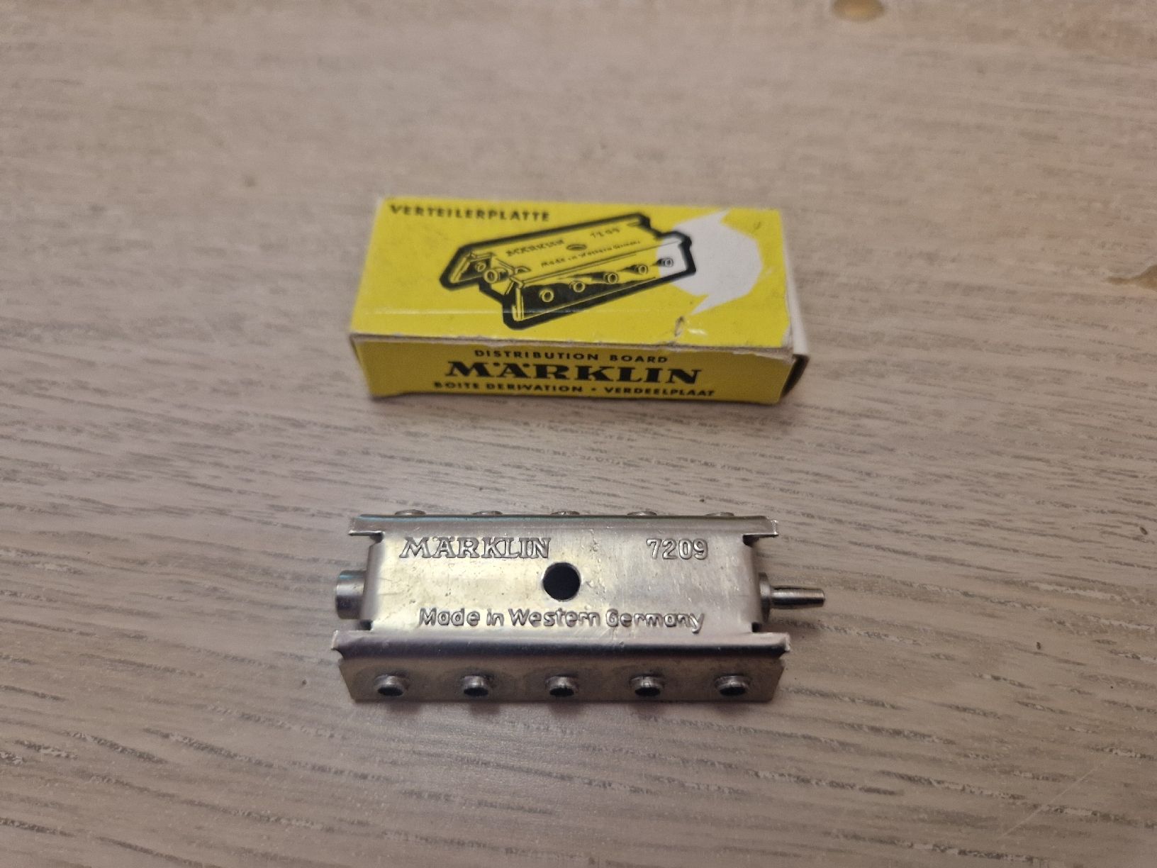 Märklin Modellini di ferrovie: Märklin 7209 Verteilerplatte H0 – Usato da St-Aubin-Sauges venduto da tantome