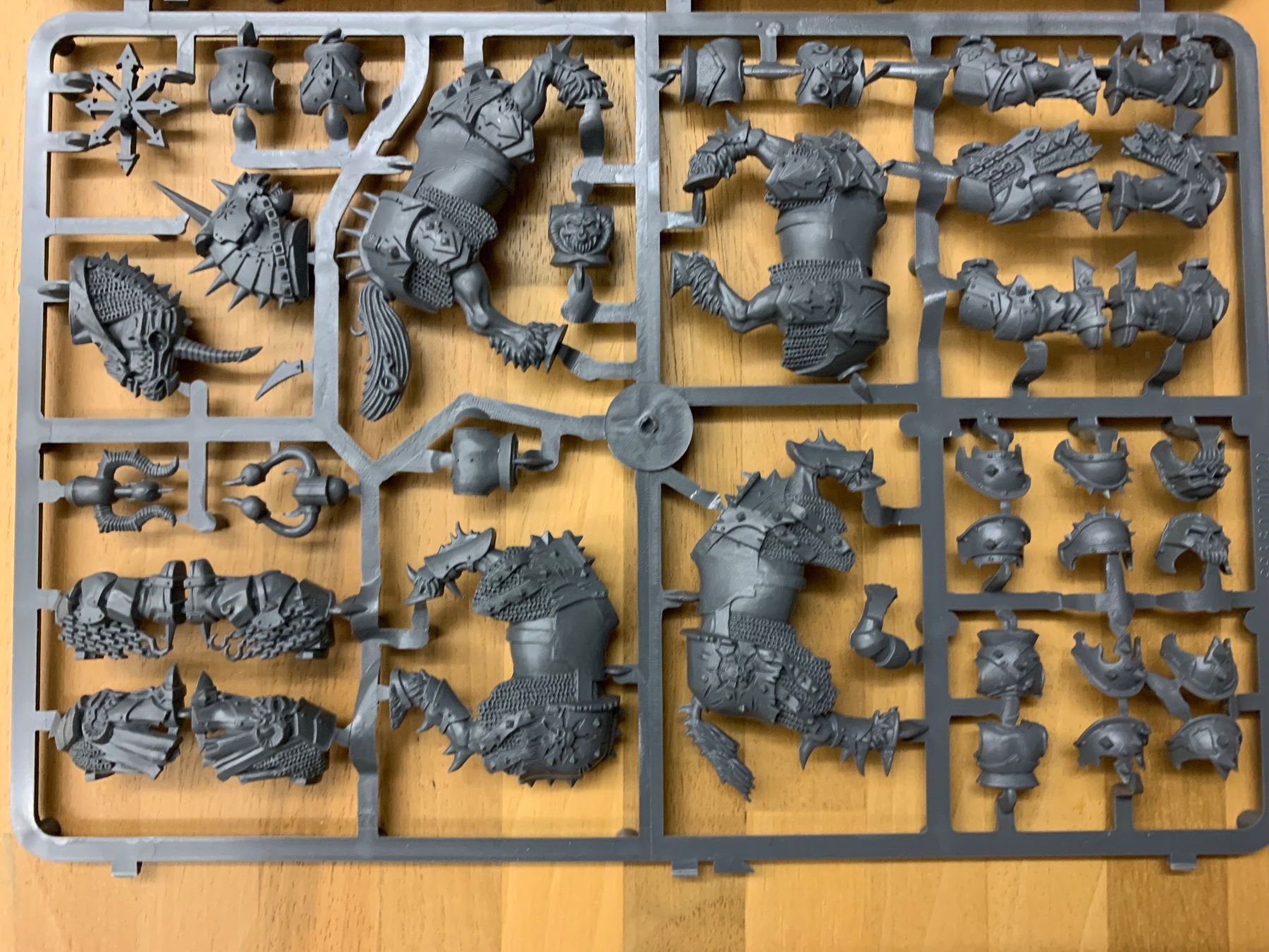 Statuette: Warhammer Fantasy Chaos Knights – Nuovo (secondo la descrizione) da Winterthur venduto da Compiorg 1