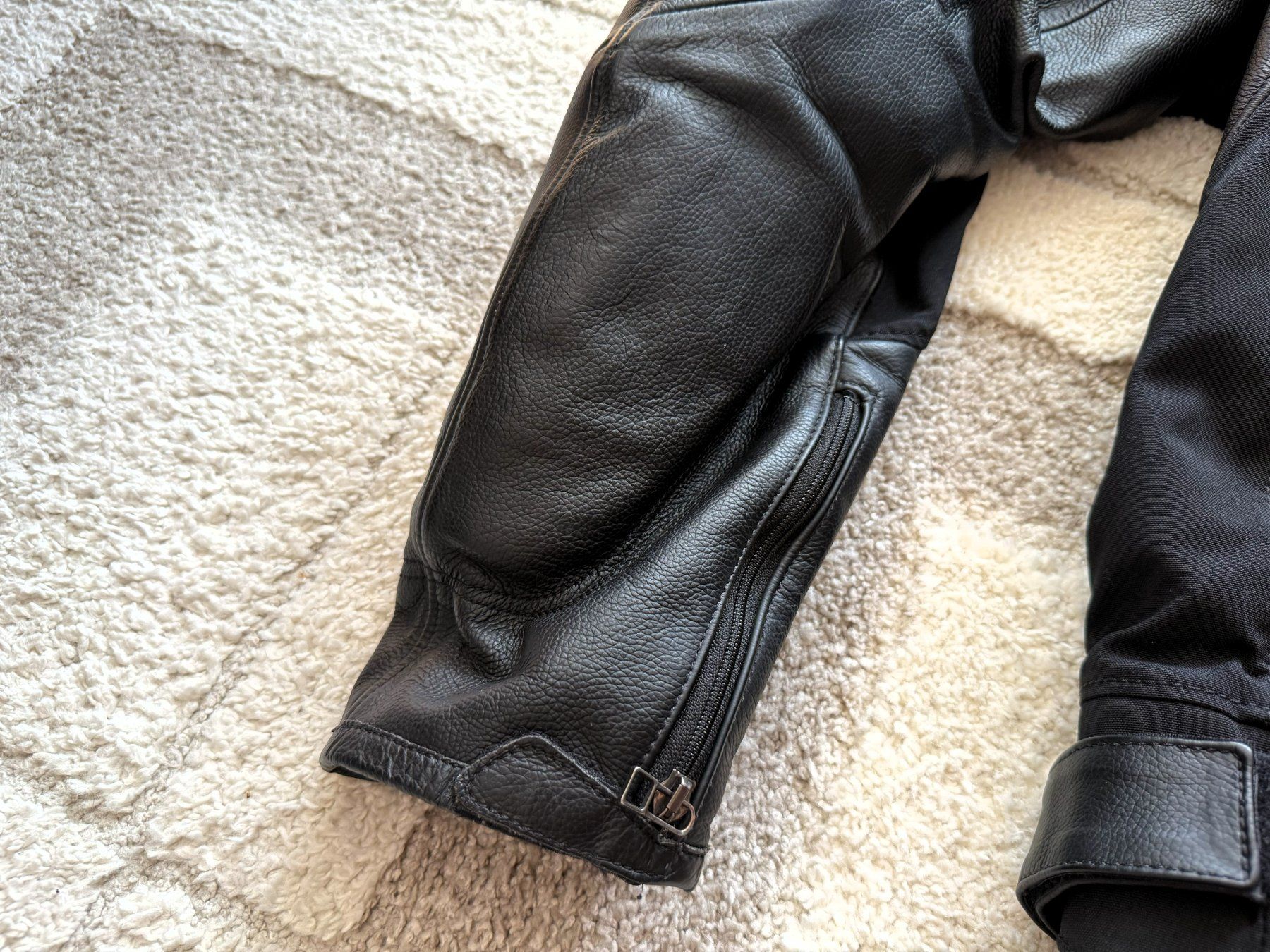 Dainese Giacche: Dainese Lederjacke mit Rückenprotektor Gr.56 – Usato da Neftenbach venduto da UPGREAT-IT 6