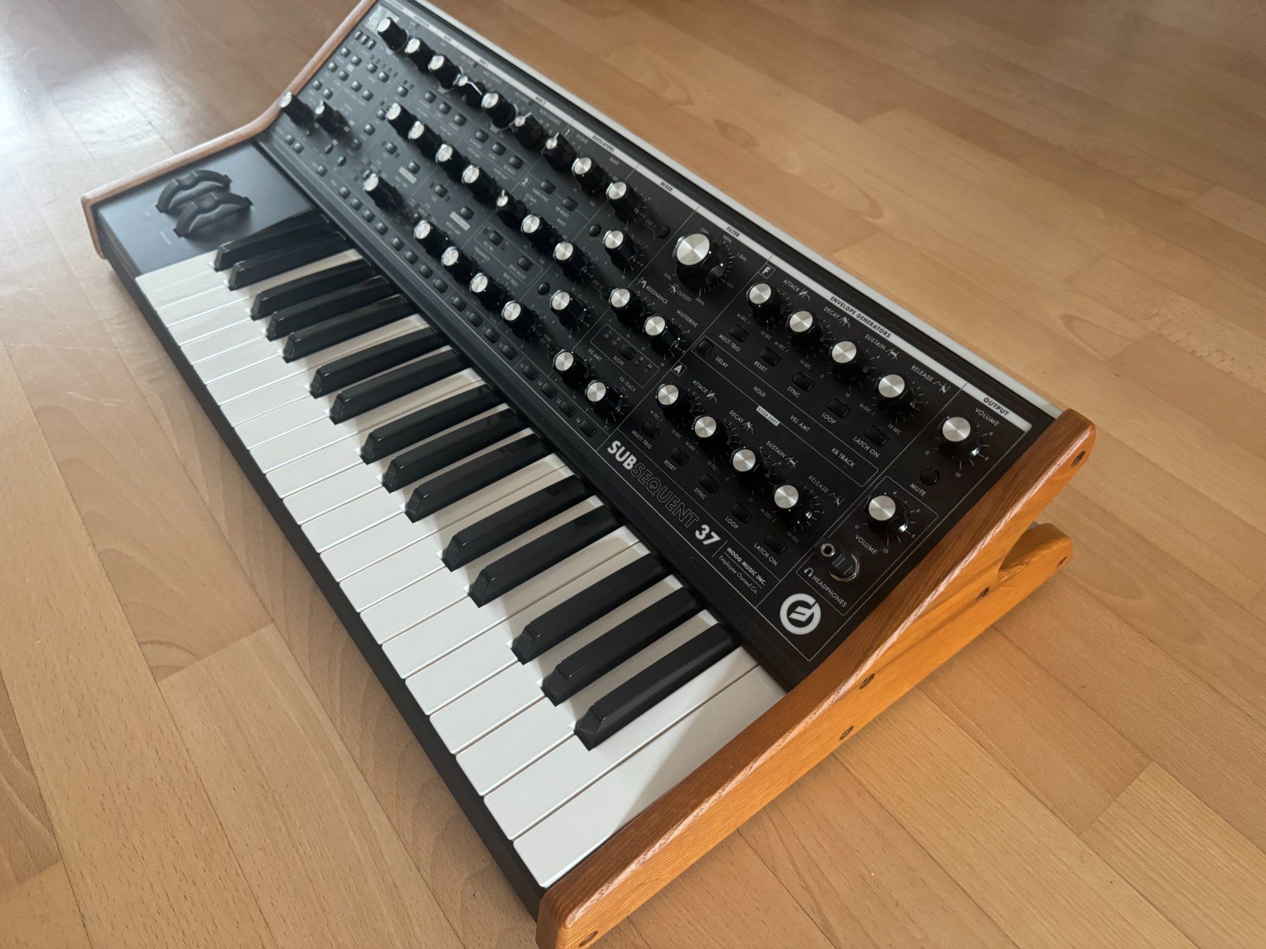 Moog Strumenti musicali: Moog Subsequent 37 – Usato da Zürich venduto da simnik12zh 2