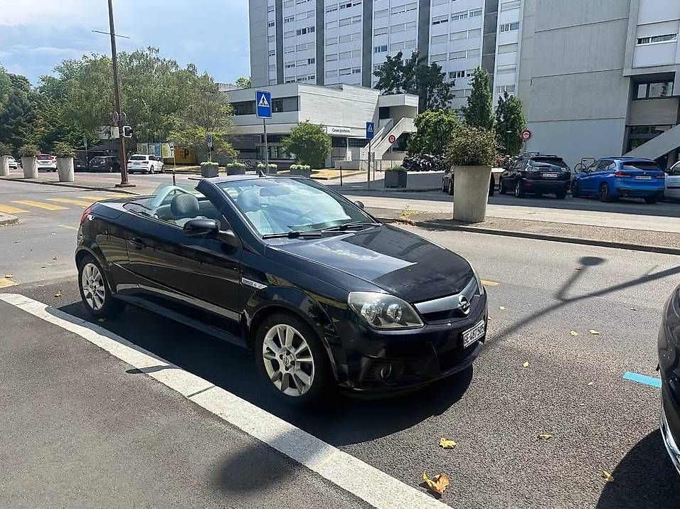 Opel Automobili: Opel Tigra Twintop 1.8 125 CV – Usato da Carouge GE venduto da Veselinovic