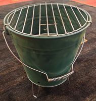 transportabler leichter Grill. Zerstört den Untergrund nicht