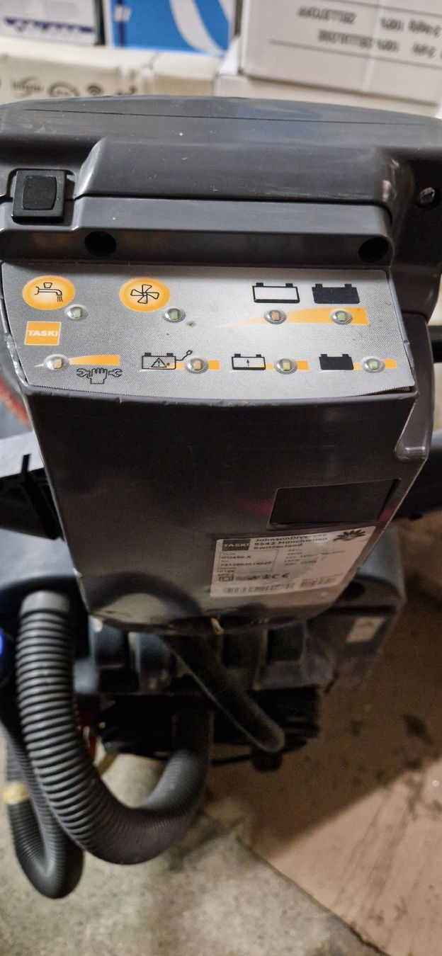Tutte le macchine: TASKI Swingo 450B Scheuersaugmaschine mit Batterien – Difettoso da Niederlenz venduto da scotti2000 5