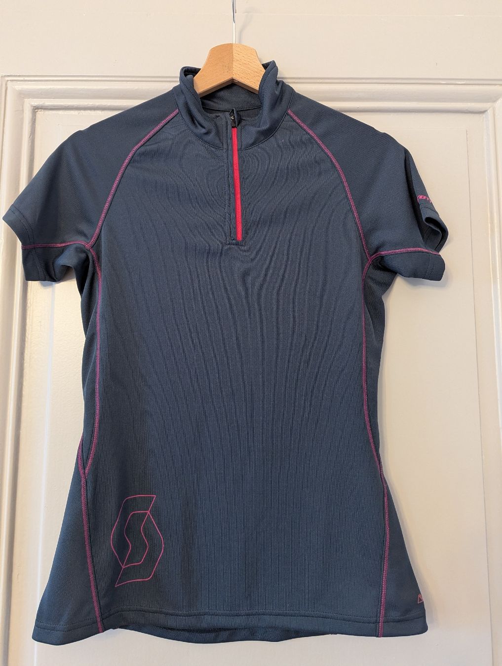 Scott Top: haut sport scott S – Nuovo (secondo la descrizione) da Montreux venduto da dem_gyt9