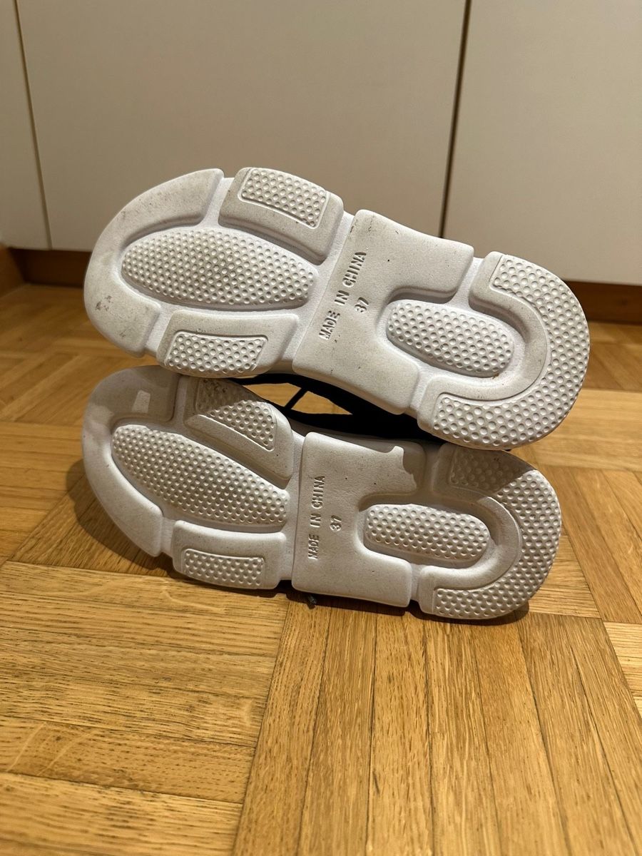 Scarpe da donna: Trendige Sneaker, Schwarz/Weiss, Grösse 37 – Usato da Wil SG venduto da millass 3