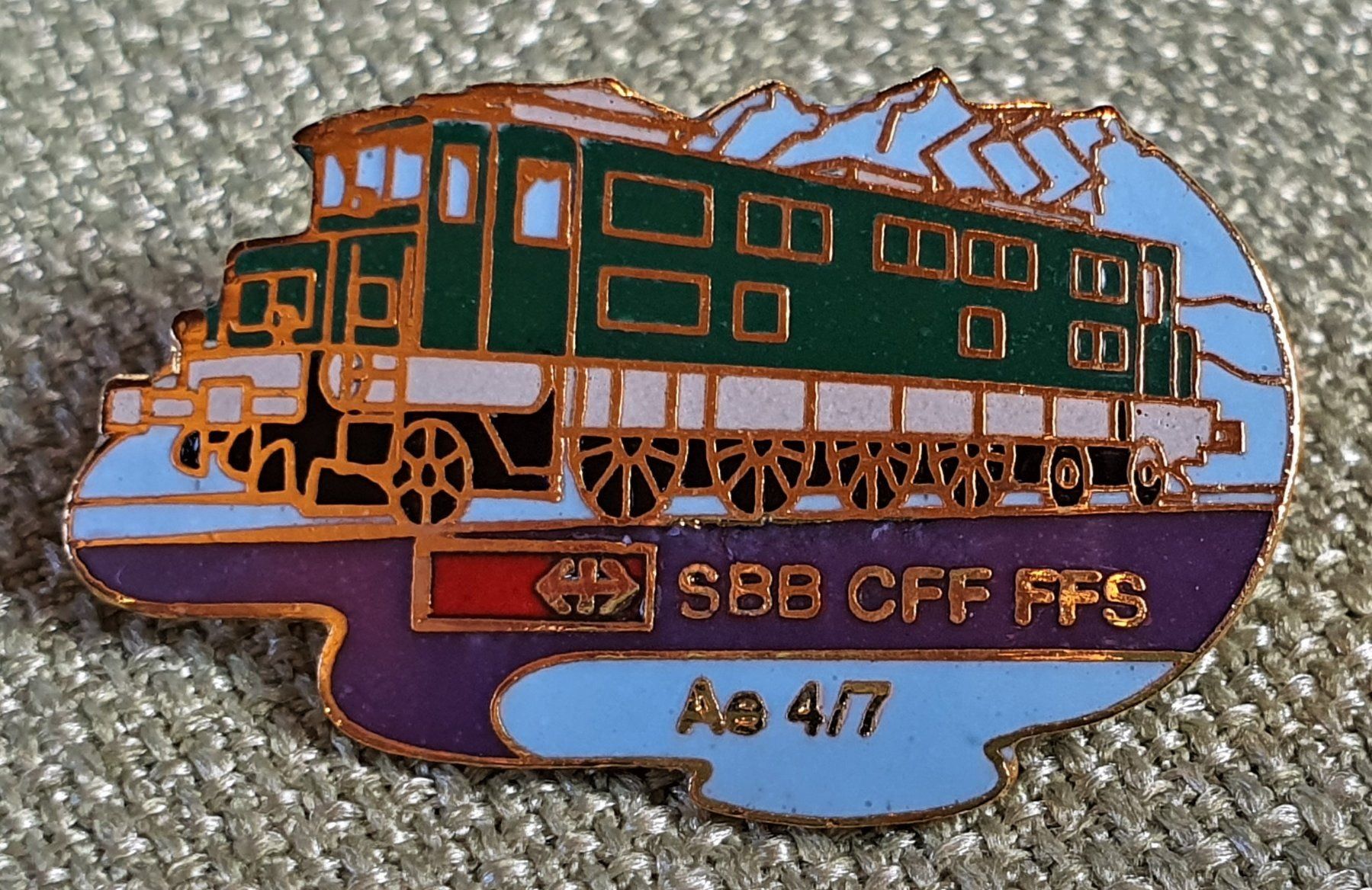 Placchette & Badge: B270 - Pin SBB CFF FFS Lokomotive Ae 4/7 – Usato da Reinach BL venduto da Boston-Verkauf