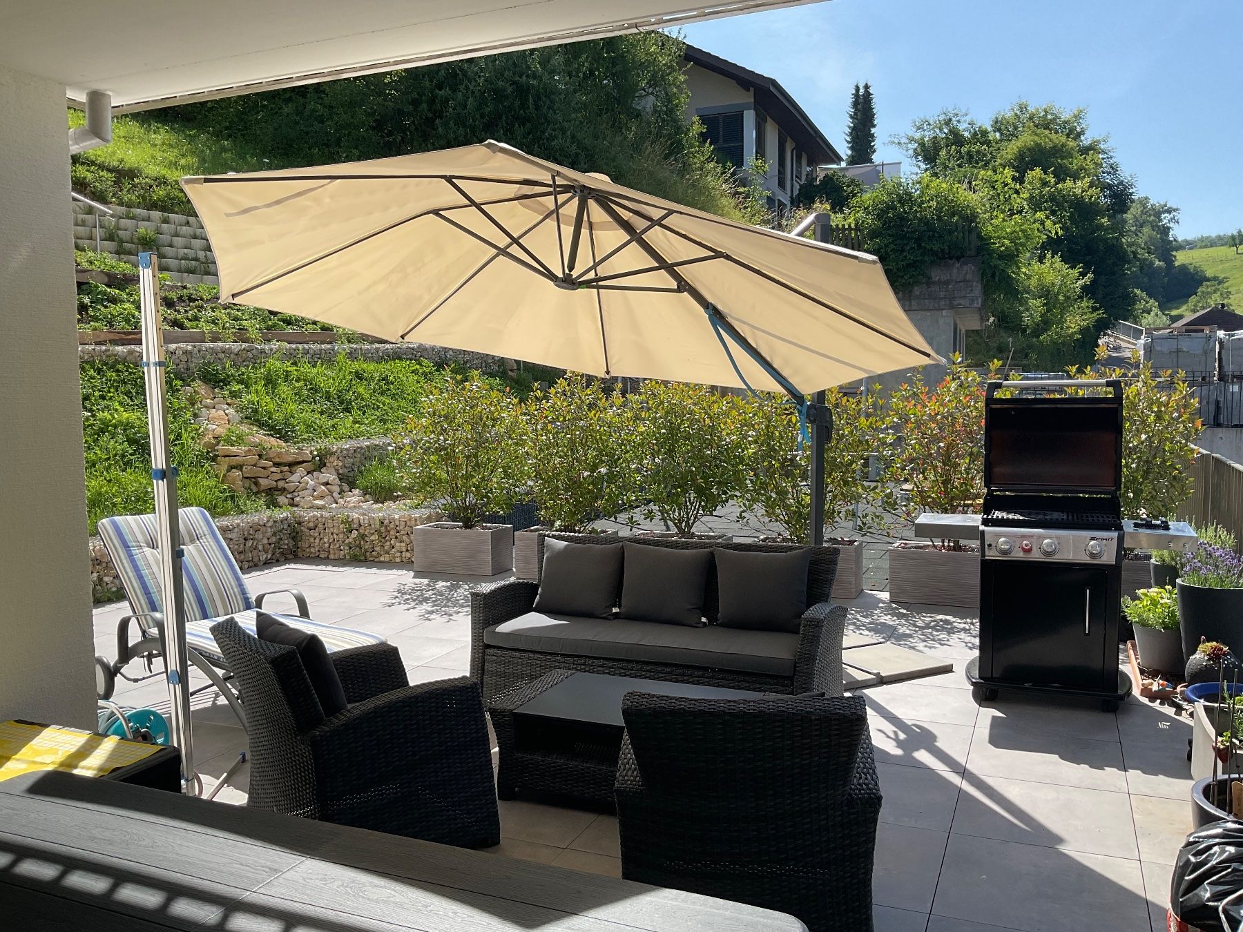 Set de table et chaises: Gartenmöbel Set Rattan Optik Grauer Stoff 4-teilig – D'occasion à Hölstein par Mawer2 1