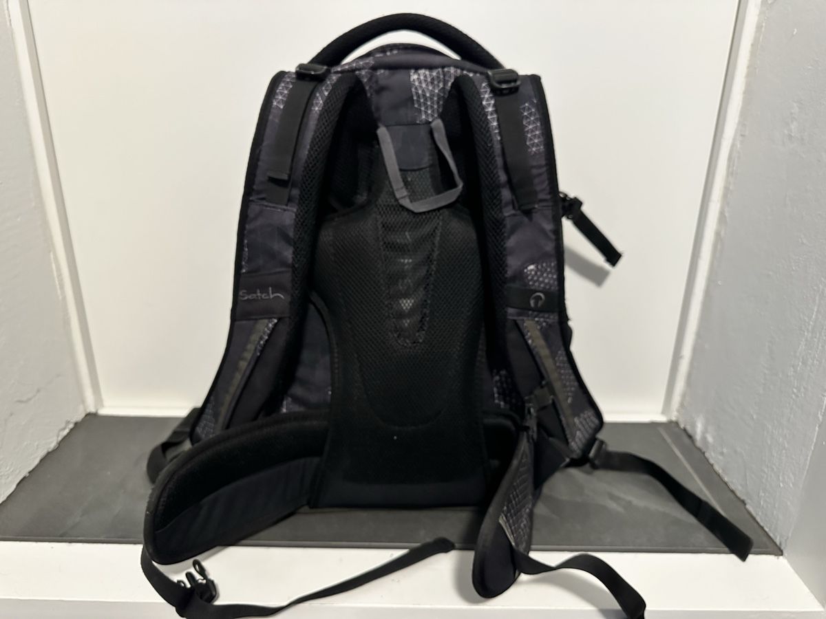 Satch Zaini: Schwarzer Schulrucksack von Satch – Usato da Ittigen venduto da jusdan2010 1