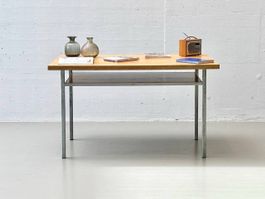 Schreib- Arbeitstisch mit massiven Stahlkonstruktion, 1980er
