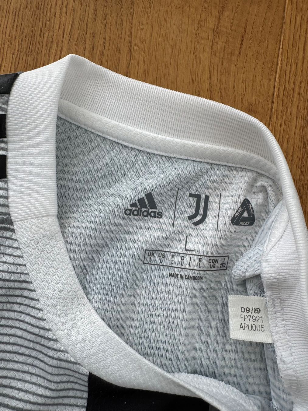 Canottiere & Pantaloni: RONALDO - Juventus X Palace – Usato da Dielsdorf venduto da nicolicious 2