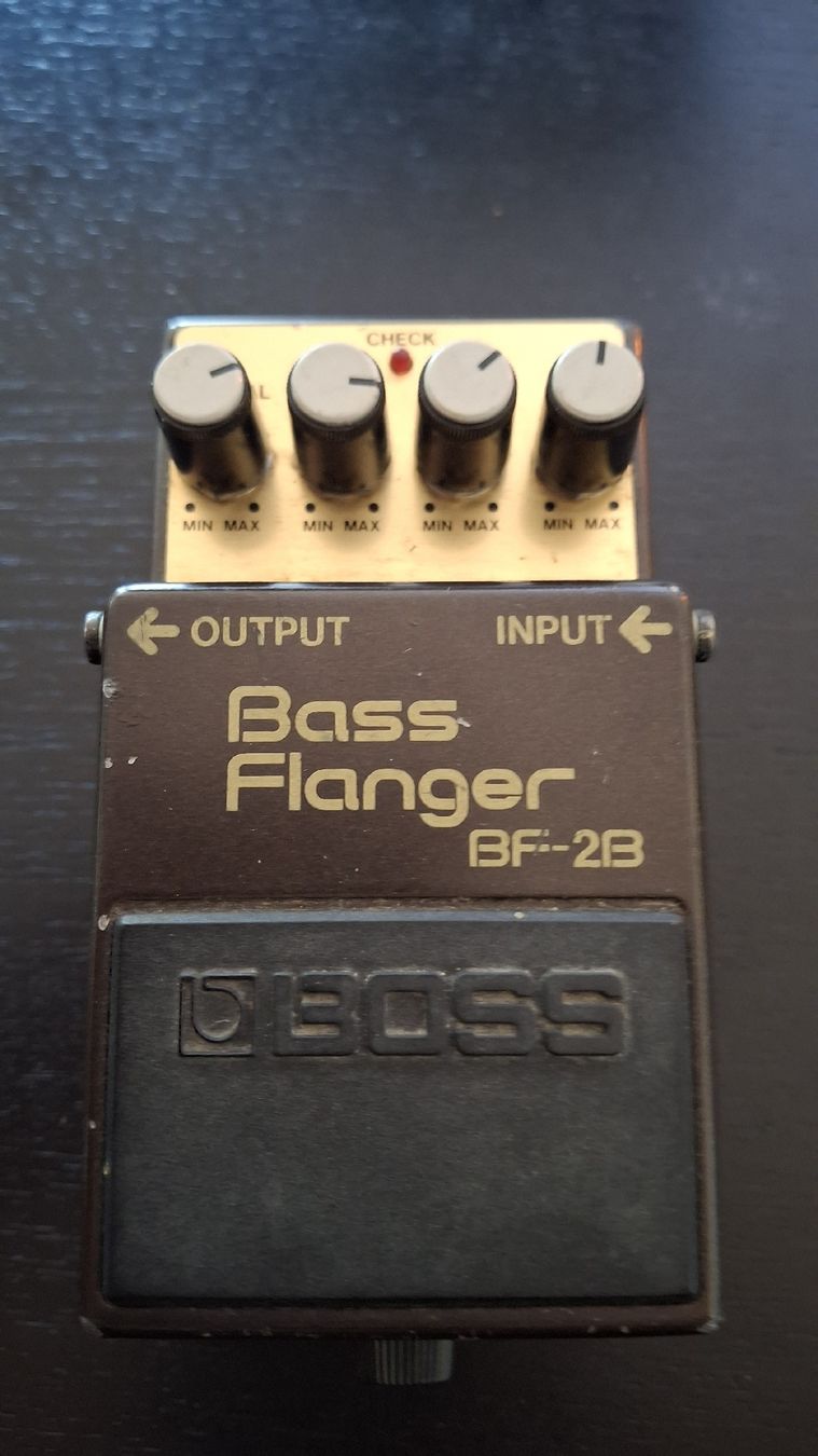 Boss Musikinstrumente: BOSS BF-2B Bass Flanger – Gebraucht aus Le Locle von Lieven_Hbt