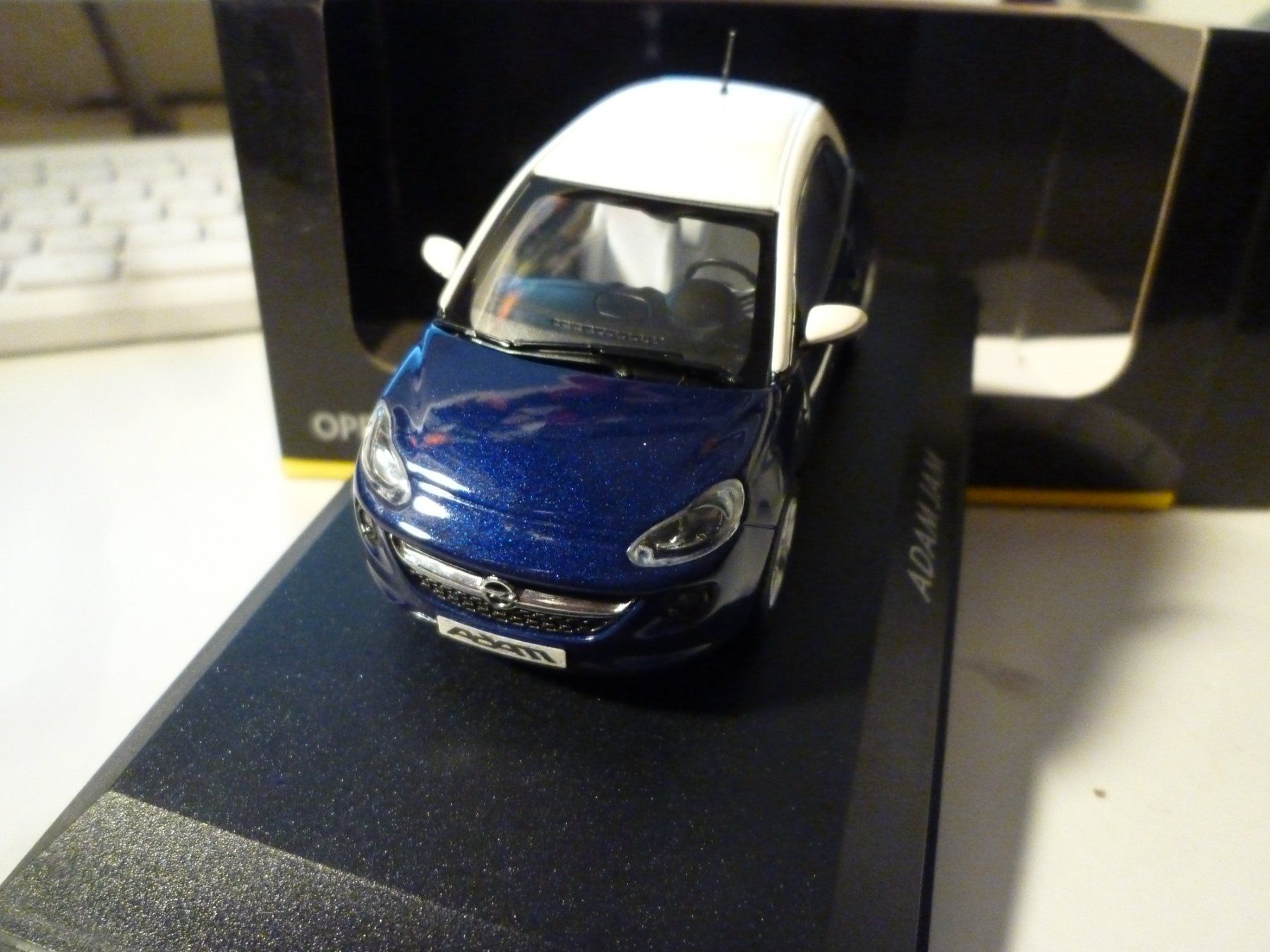Opel Modellini d'auto: Opel Adam – Nuovo e nell'imballaggio originale da Flawil venduto da Imperiosud 2