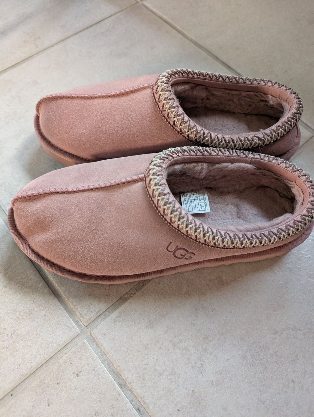 Ugg Damenschuhe: Ugg slippers Eu40 – Gebraucht aus Frauenfeld von Shiranui 1