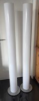 Zwei Stehlampen weiss