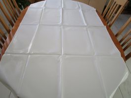 Tischdecke als Plastik