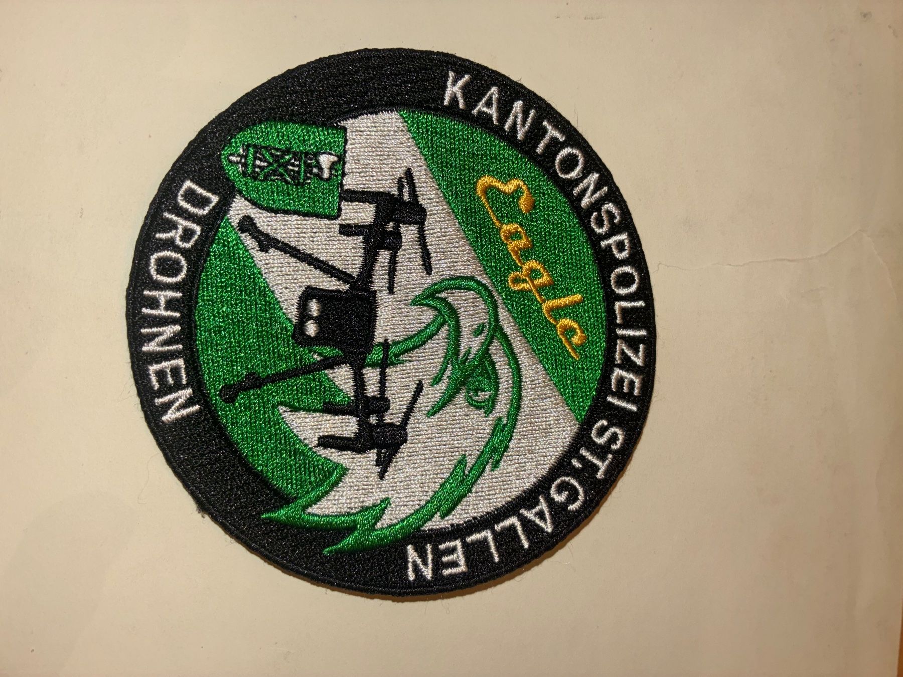 Swiss Plaketten & Abzeichen: Original Badge Kantonspolizei St. Gallen  Eagle Drohnen – Gebraucht aus Oberiberg von reimet