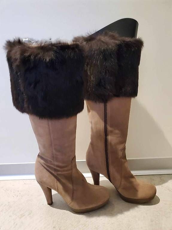 Scarpe da donna: Bottes en daim – Usato da Bernex venduto da Sooeg_01