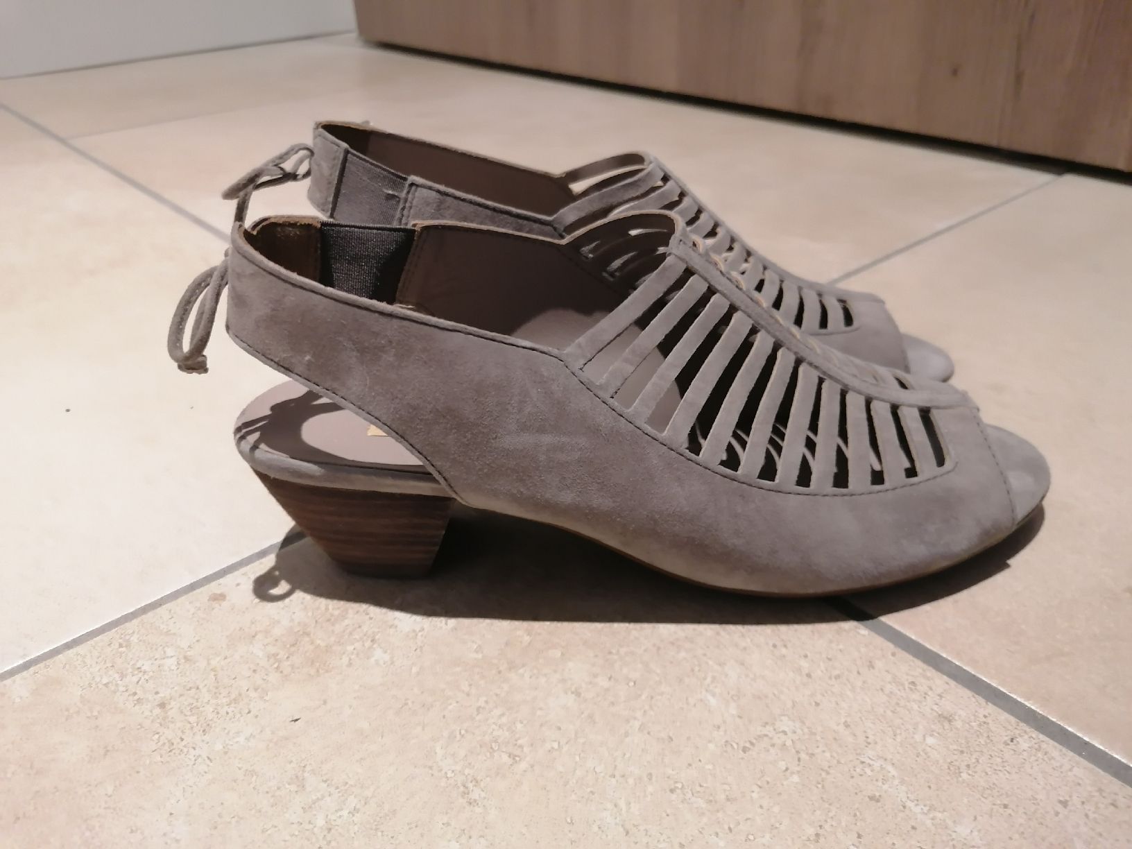 Paul Green Scarpe da donna: Sandales Paul Green en daim gris – Nuovo (secondo la descrizione) da Marly venduto da FabienneVrs 1