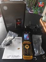 Motorola RAZR2 V8 Luxury Gold Klapphandy mit Zubehör