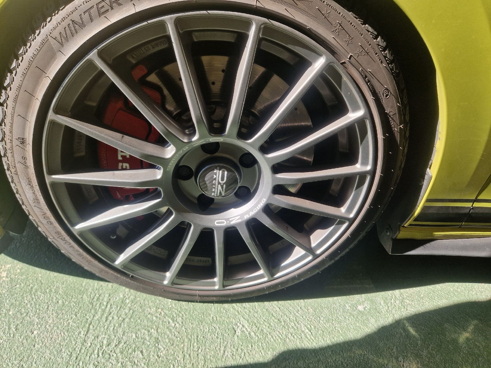 OZ Racing Felgen: oz superturismo 18 mit pneu – Gebraucht aus Erstfeld von  2