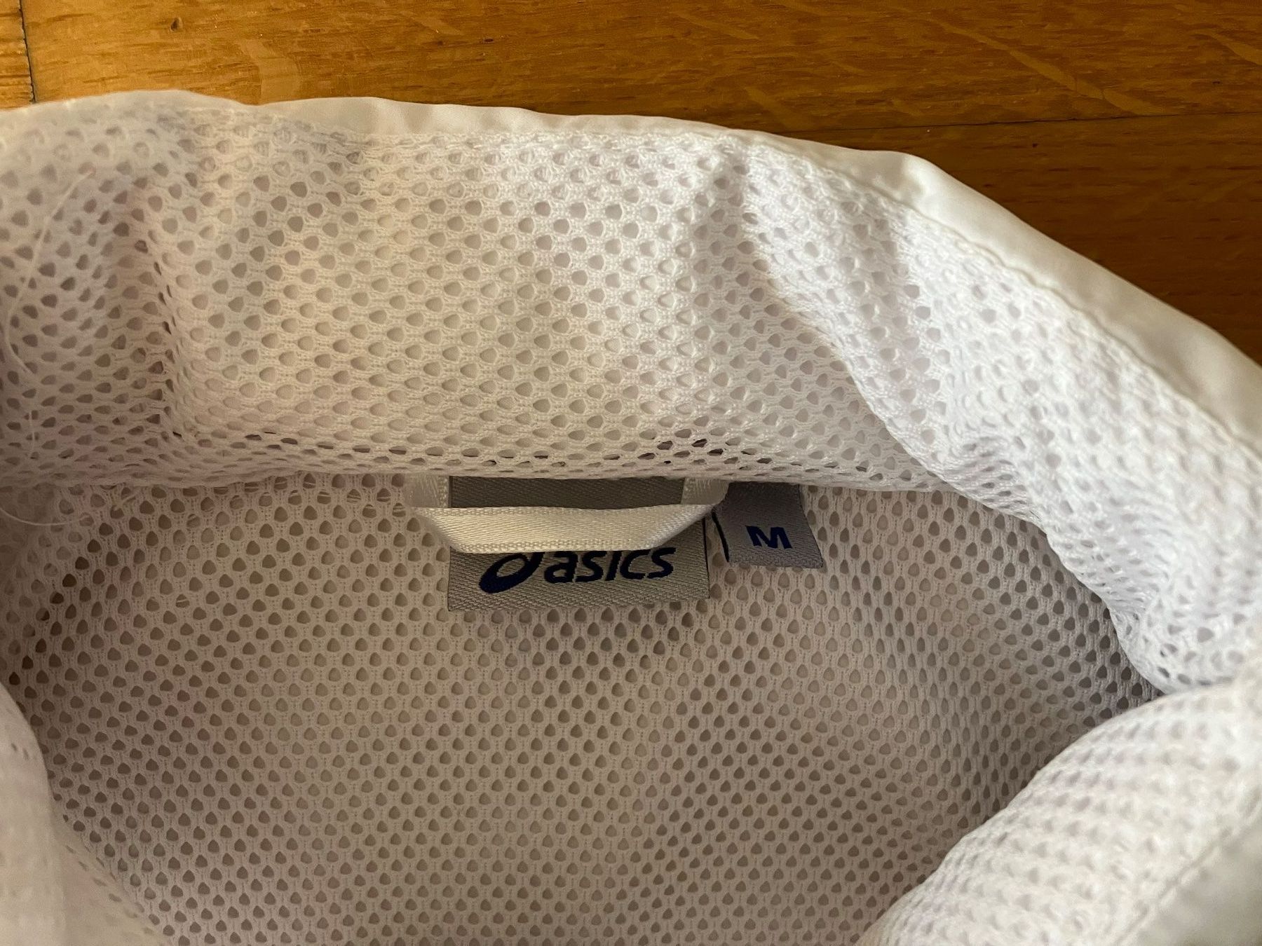 Asics Jacken: dünne Laufjacke Gr M von asics – Gebraucht aus Emmenbrücke von manusti 3
