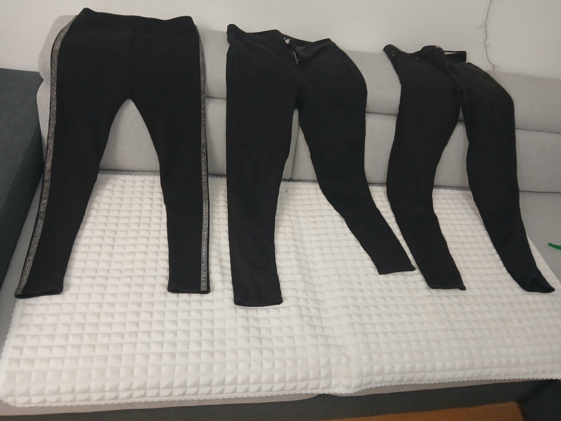Pantaloni: 3 Schwarze Damenhosen Gr. 40 – Usato da Glattbrugg venduto da fin_66d8