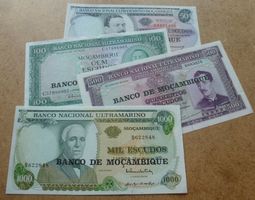 Lot ++ 4 alte Banknoten aus Ultramarino-Mocambique ab 1961