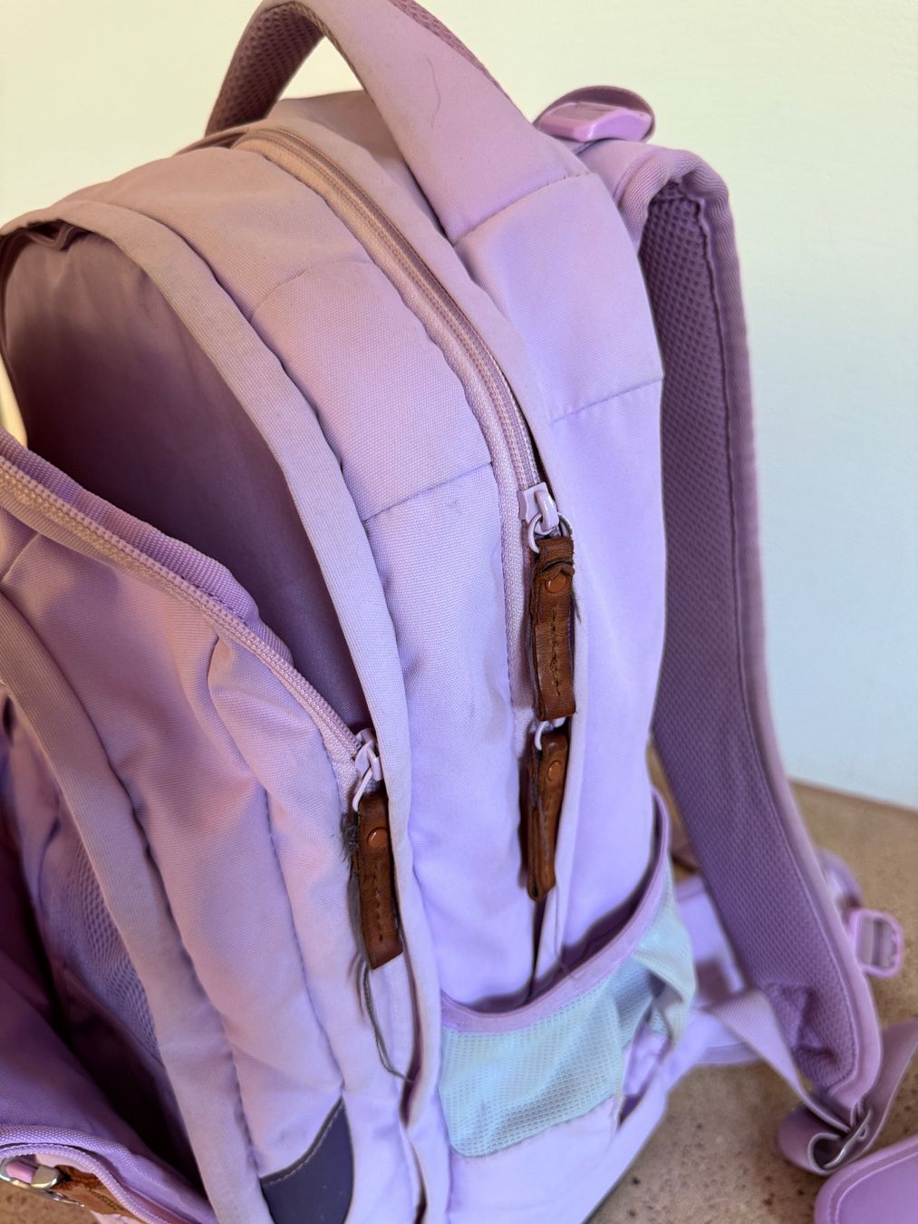 Satch Sacs & sacs à dos: Satch Rucksack Flieder mit Laptop-Tasche – D'occasion à Wohlen AG par sel_2zd6 4