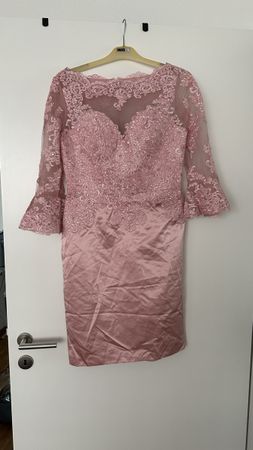 Rosa Kleid mit Spitze