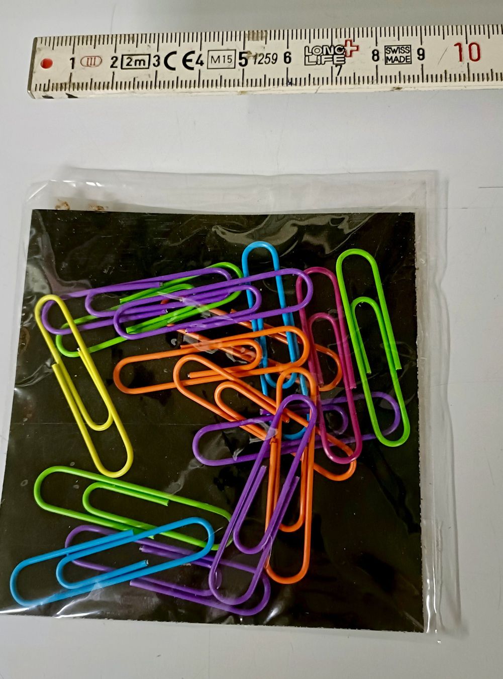 Kit bricolage: grosse Büroklammern, farbig, NEU – Nuovo e nell'imballaggio originale da Sitterdorf venduto da imsis