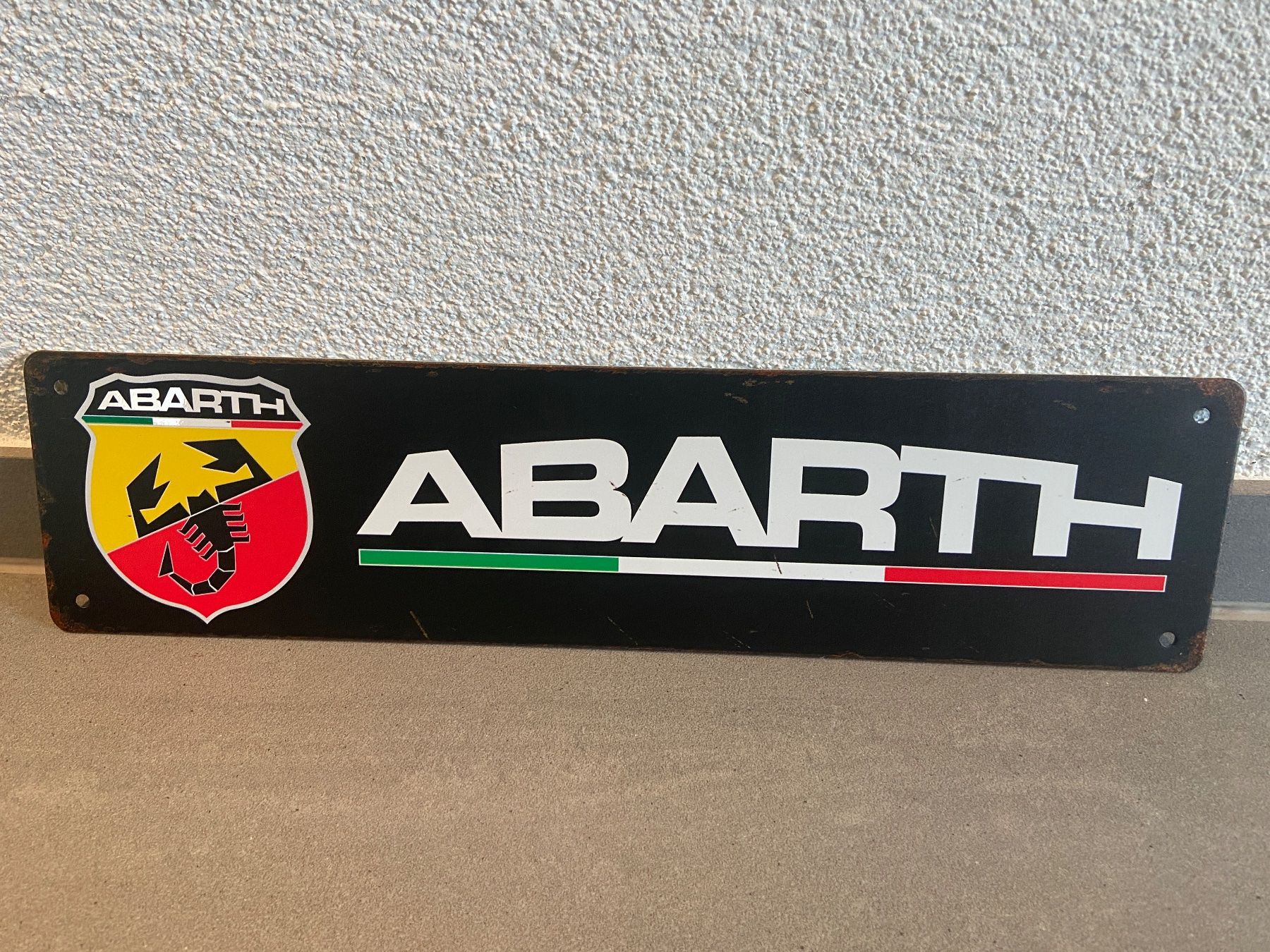 Abarth Insegne: Abarth Schild Metall Size:40 cm x 10cm NEU / – Nuovo e nell'imballaggio originale da Seon venduto da Aaargauer01 1