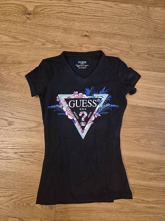 T-shirt: Guess T-Shirt,  Blumen – Nuovo (secondo la descrizione) da Feusisberg venduto da cts_55rn