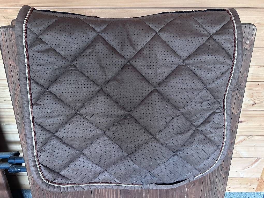 Selle & Accessori: Tapis de selle cheval – Usato da Châtel-St-Denis venduto da celisis 2