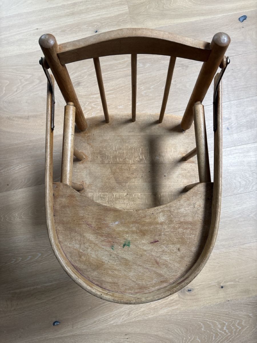 Sedie: Antiker Holz Kinderstuhl mit Tablett – Usato da Niedermuhlern venduto da B-Boom 1