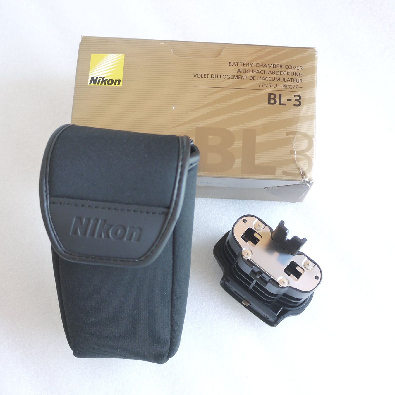 Nikon Fotocamera: Nikon BL-3 Battery-Chamber Cover / Abdeckung / Volet (MB-40) – Nuovo e nell'imballaggio originale da Egg b. Zürich venduto da JCB