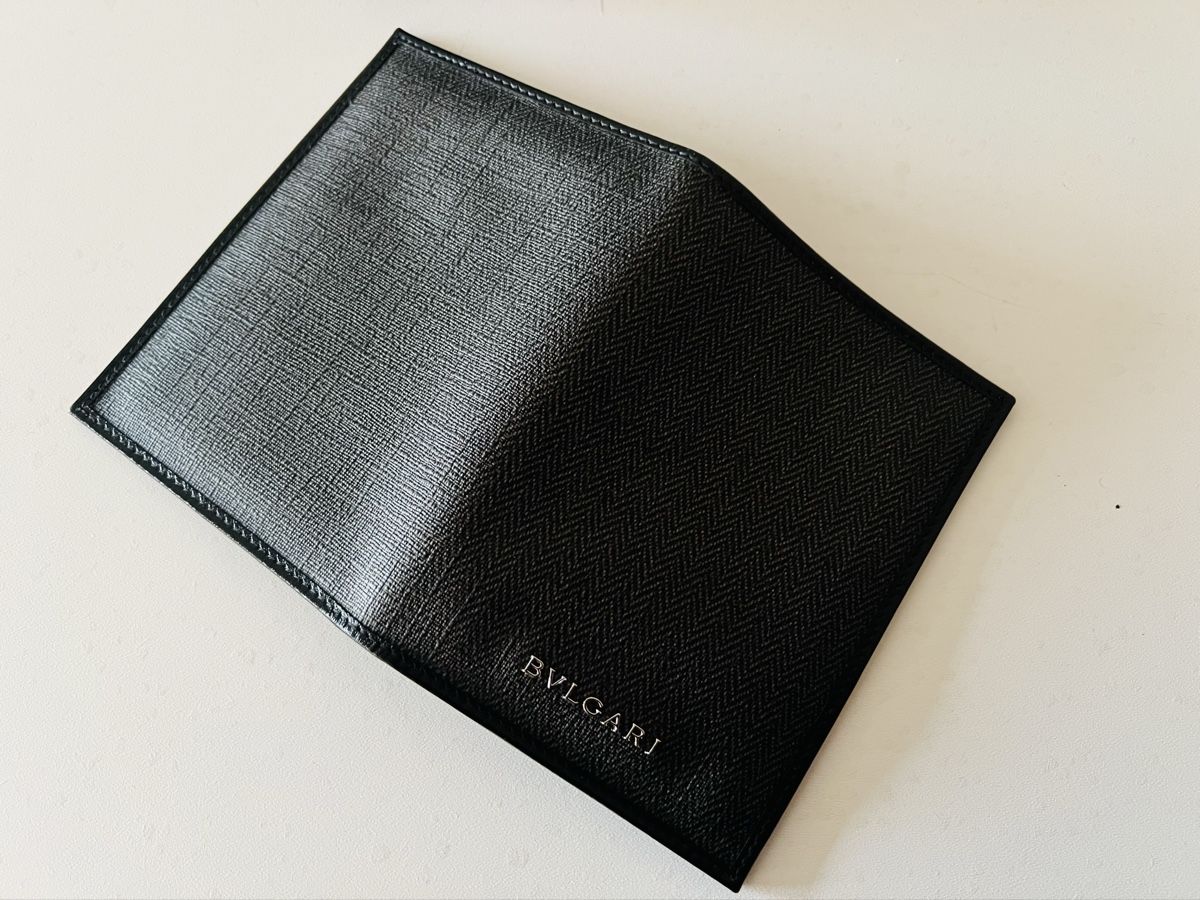 Bulgari Brieftaschen: BULGARI original Passport & Document holder, with box&papers – Neu und originalverpackt aus Mont-sur-Lausanne von vmi_ym5l 2