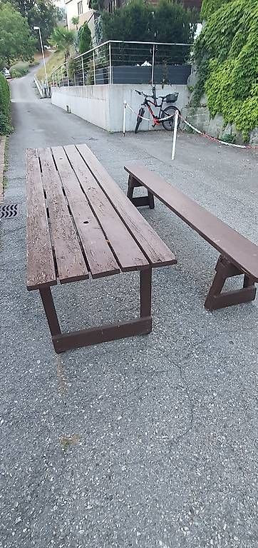Tables: Garten Tisch mit 1 Sitzbank – D'occasion à Mastrils par Sun10 1