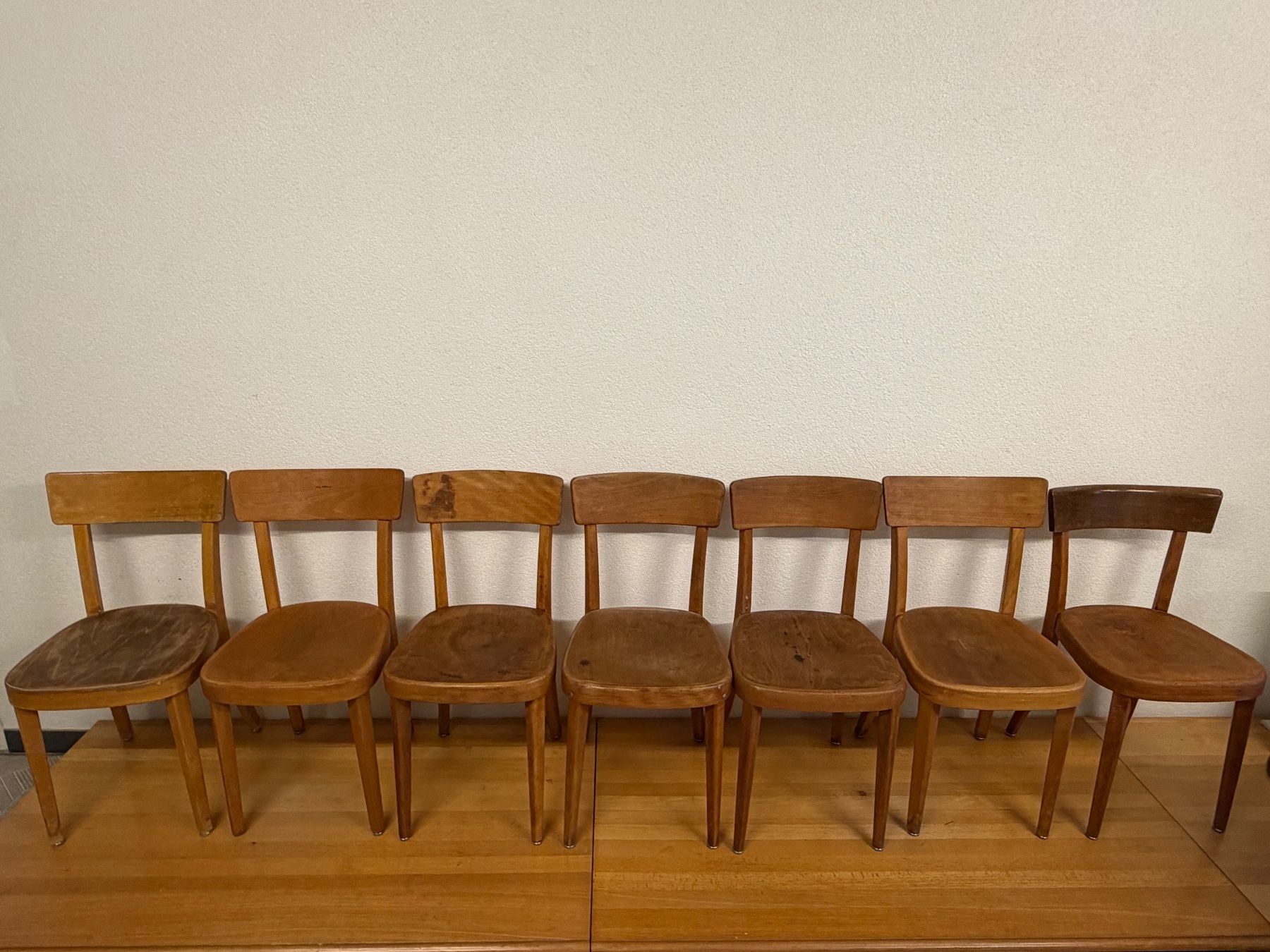 Stühle: 7 x Beizenstühle Klassisch – Gebraucht aus Zunzgen von ZUNZ