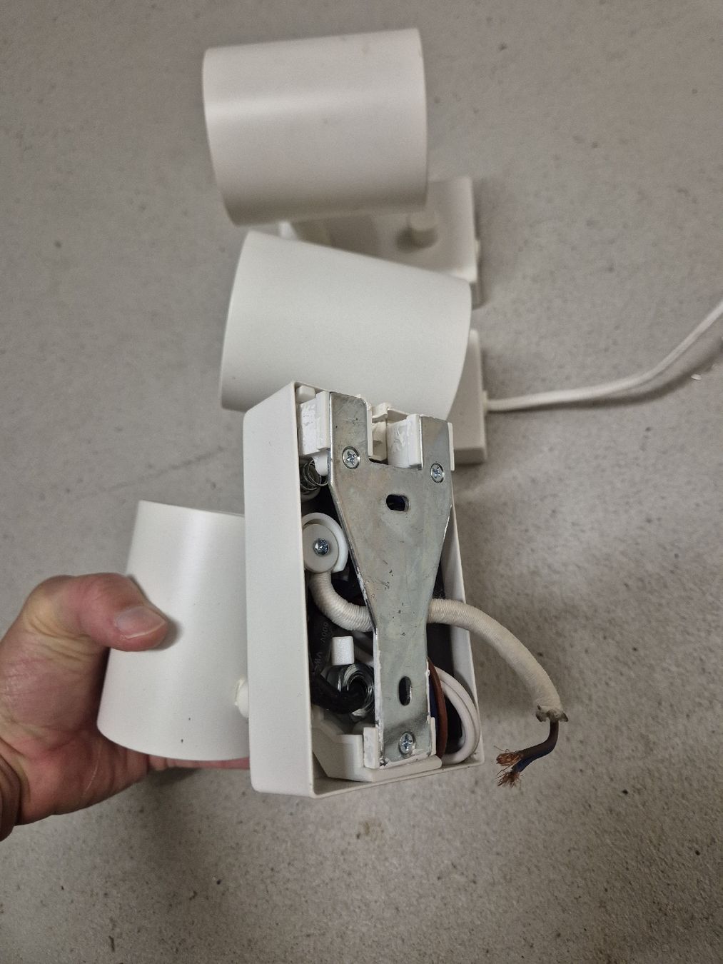 Lampen: Three White Wall Spotlights Adjustable Used Condition – Gebraucht aus Lenzburg von DobrzynM 4