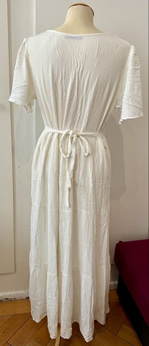 Kleider: Longue robe d’été blanche – Neu (gemäss Beschreibung) aus Le Locle von tchanatakoua 3