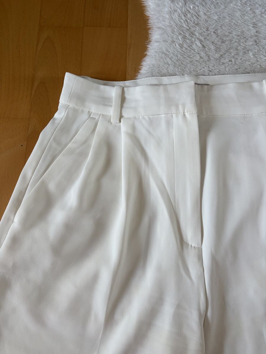 H&M Pantaloni: White H&M shorts size 38 – Usato da Zürich venduto da Abu95 8