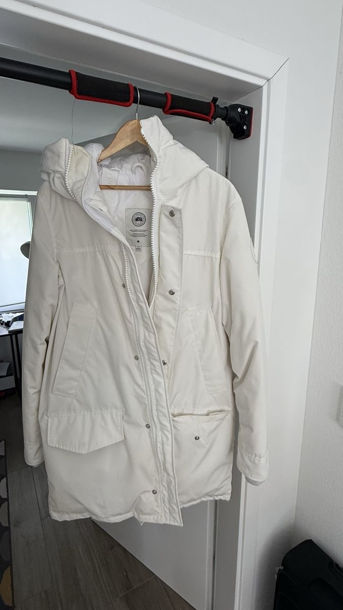 Canada Goose Cappotti: Canada Goose Daunenparka – Usato da Thalwil venduto da Deliberate_Focus 1