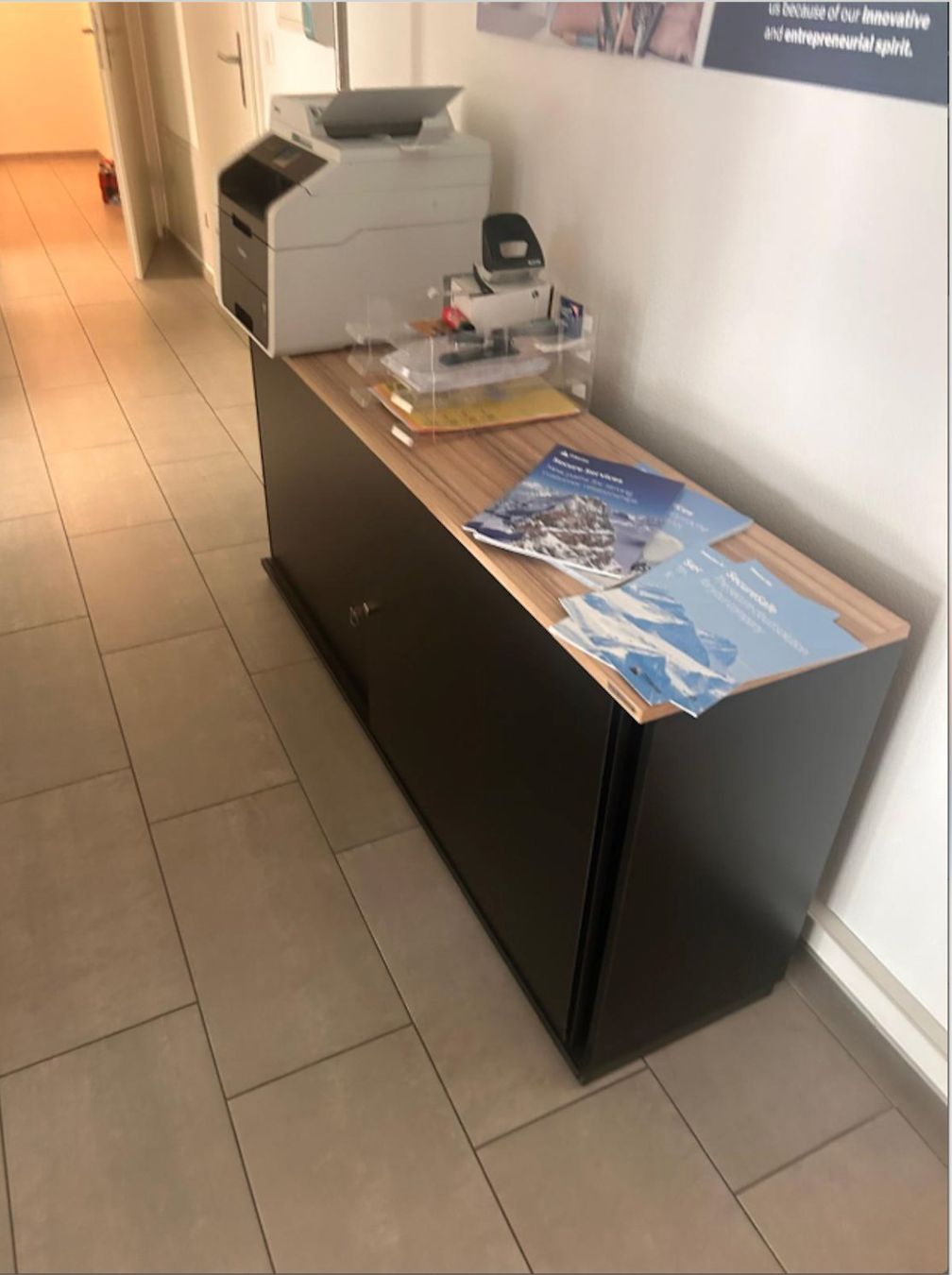 Cassettiere: Sideboard mit Schiebetüren,Sideboard mit Schiebetüren, absch – Usato da Roveredo GR venduto da dswiss 1