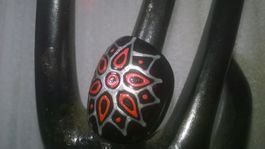 ring aus holz,,,schwarz ,,grau und rot,,,glanzig