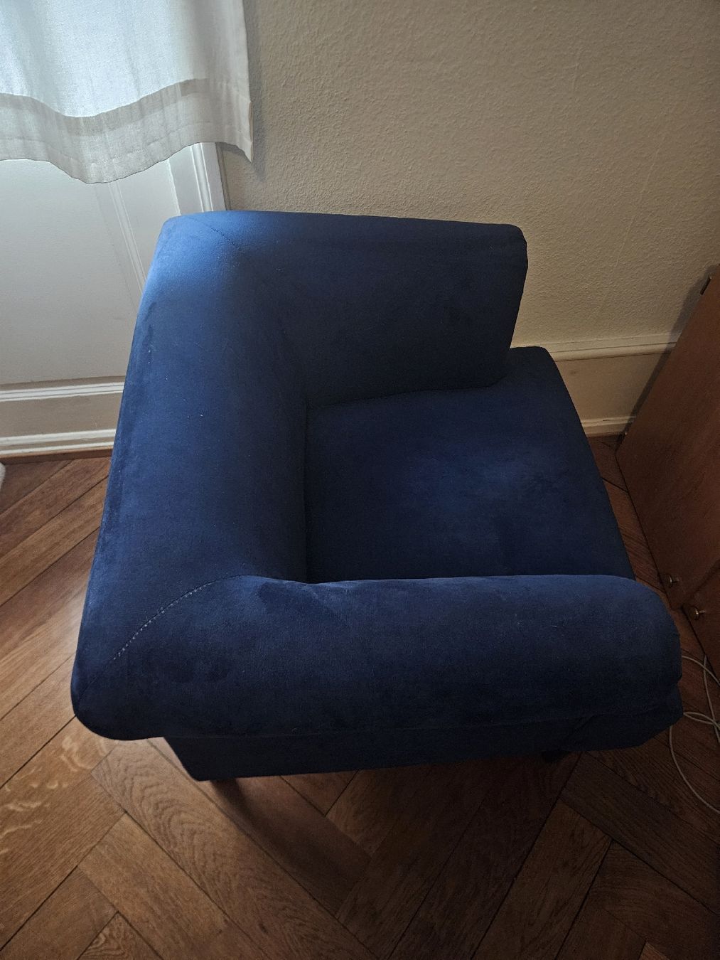 Fauteuils: Gemütlicher samtiger blauer Sessel – D'occasion à Basel par lic_q9m2 4