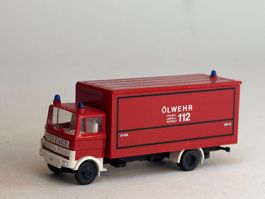 VE1- Praline Mercedes Kastenwagen Feuerwehr