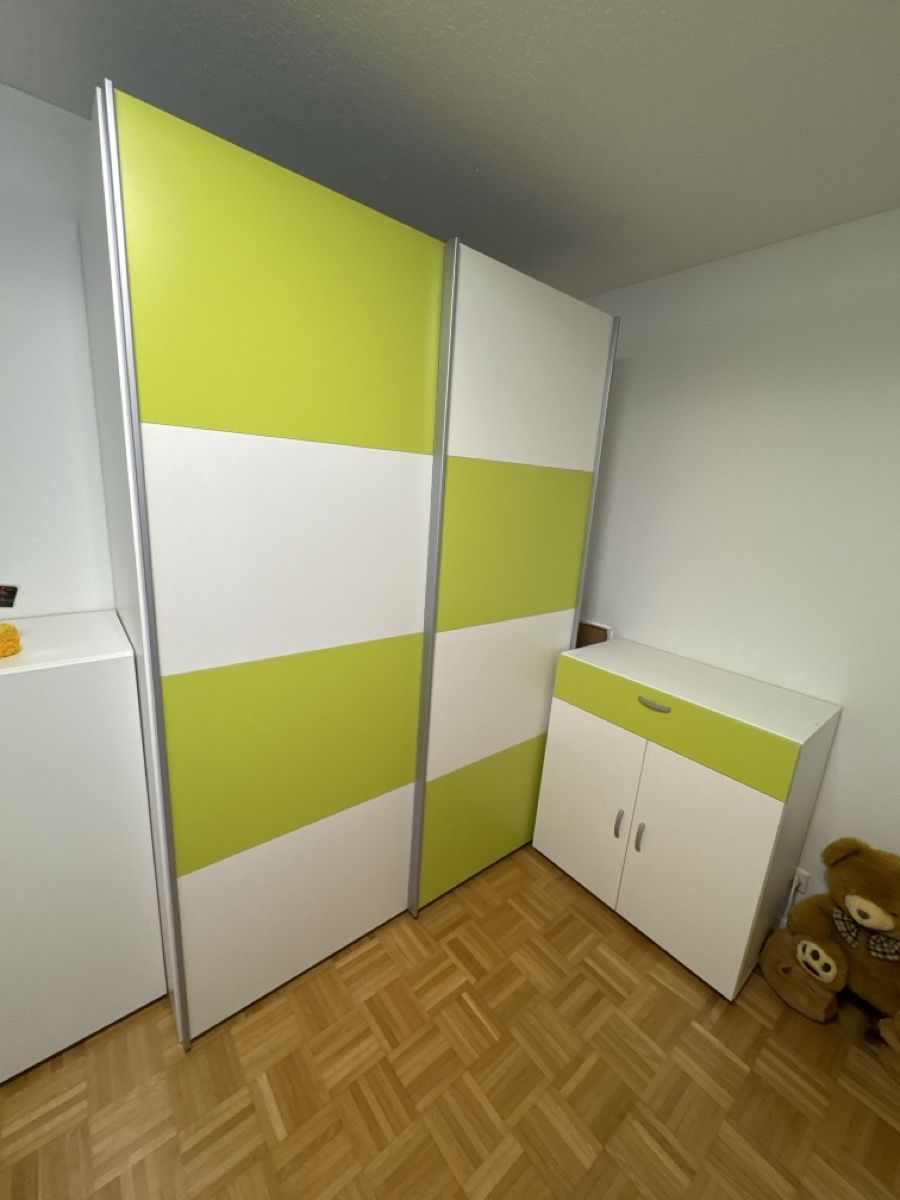 Letti: Kinderzimmer - Bett mit Kopfteil, Kommode, Schrank Window CH – Usato da Wolhusen venduto da Subi688 6