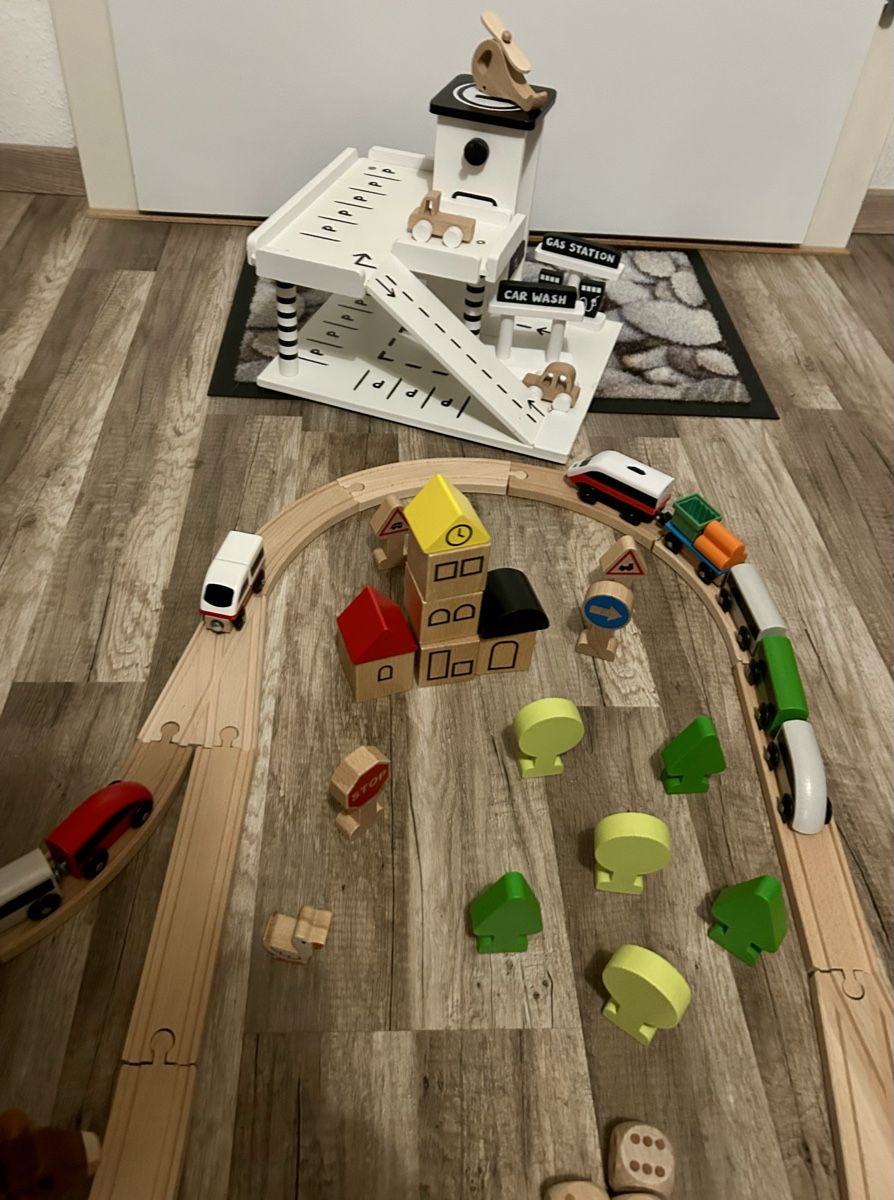 Ikea Spielzeuge: Circuit de train complet Lillabo et Garage – Gebraucht aus Petit-Lancy von Pierre_le_voyageur 4
