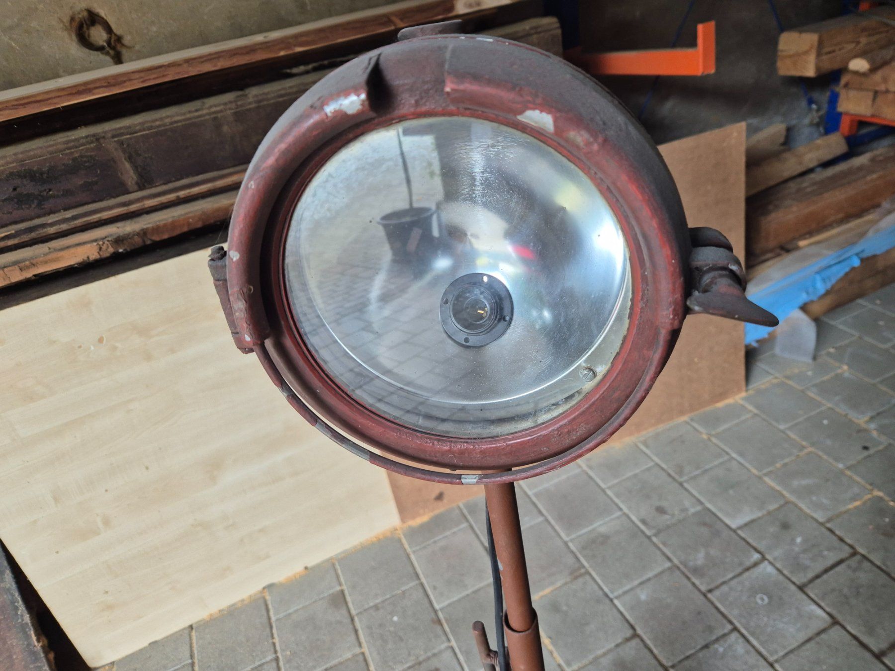 Lampade: Stehlampe Scheinwerfer Retro Industrie Designe – Nuovo (secondo la descrizione) da Schafhausen i. E. venduto da Grindelwald2 1